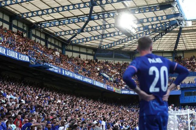 Chelsea star reacts to fans chanting his name during final pre-season game and talks about departure