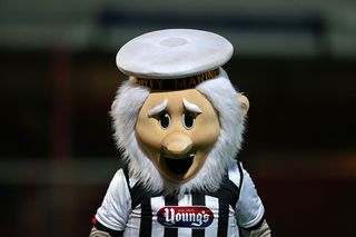 Controversy at Mascot Race as Grimsby Townâ€™s Mighty Mariner Denied Victory: Watch the Exciting Finish!