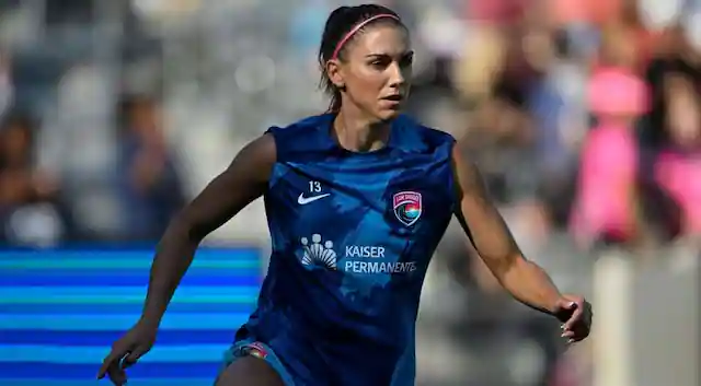 US soccer legend Alex Morgan bids emotional farewell in final match - WATCH