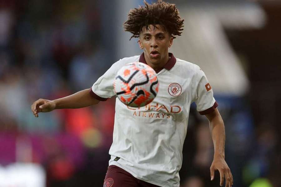 Guardiola Pleased with Lewis' Versatility in Man City Squad