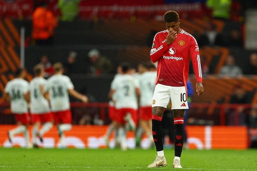 Erik Ten Hag lamenting costly error in Man United Europa draw against Twente