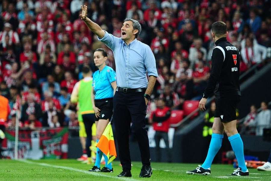 Athletic Bilbao Coach Valverde Expresses Frustration After Sevilla Draw: Julen's Unjust Red Card Angers Him