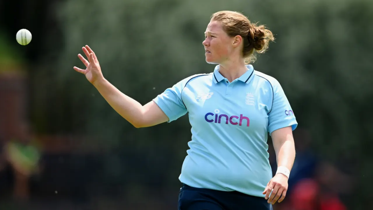 Anya Shrubsole instills belief in England to go 'toe-to-toe' with Australia