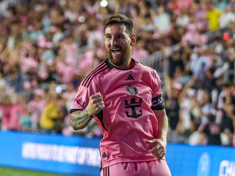 
Watch Lionel Messi's 11-Minute Hattrick That Sent the Internet Into a Frenzy